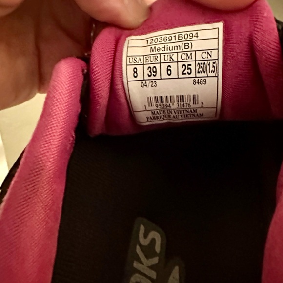 Brooks Women's Black and Pink Athletic Shoes - Picture 4 of 4